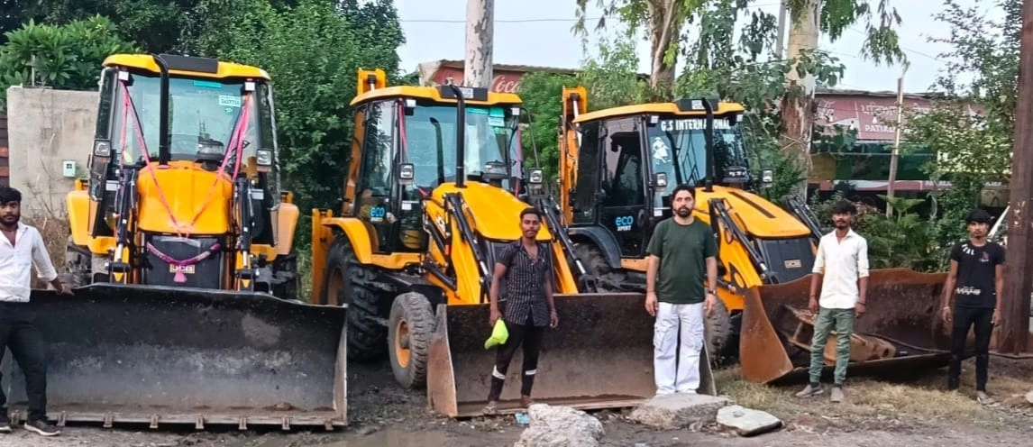 PS Contractor hardworking team with JCB machines